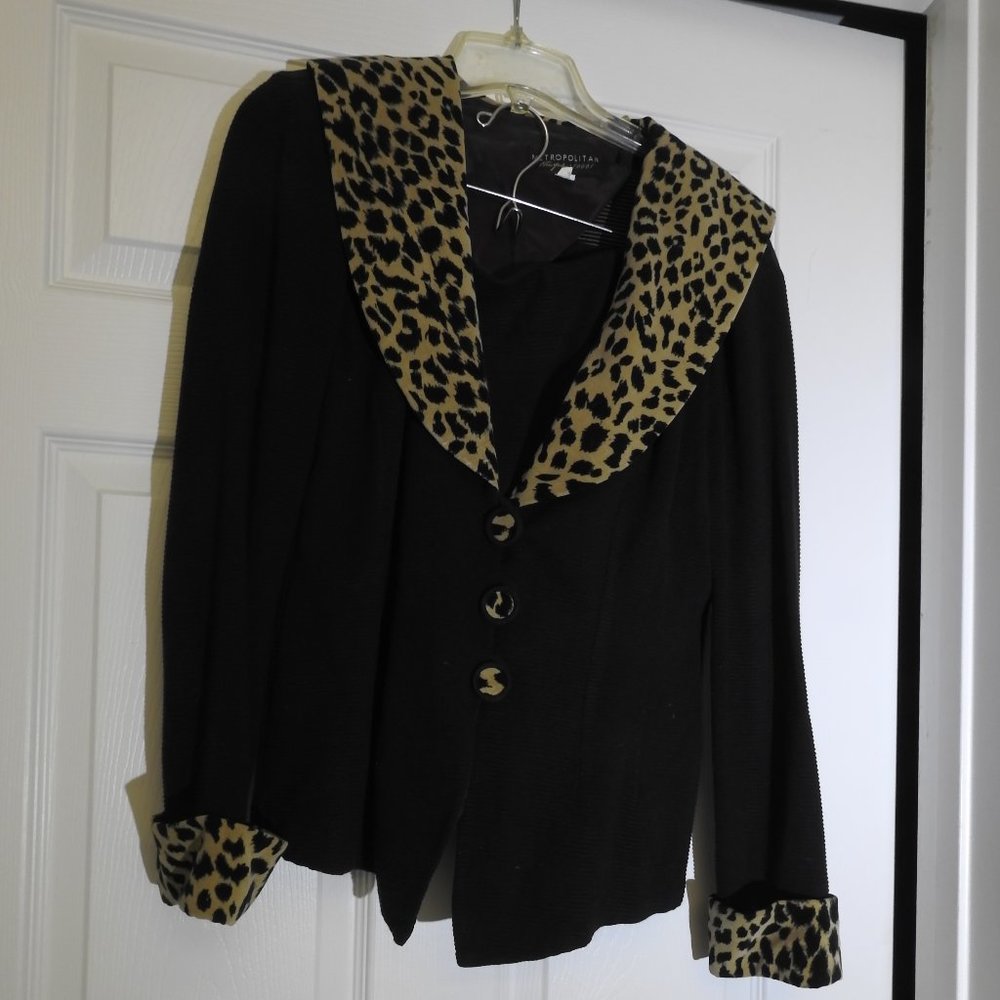 Metropolitan NY Black Leopard Lapel and Cuff Suit, Size 8, Knit
